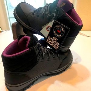 New black Sketcher for work memory foam, comp toes